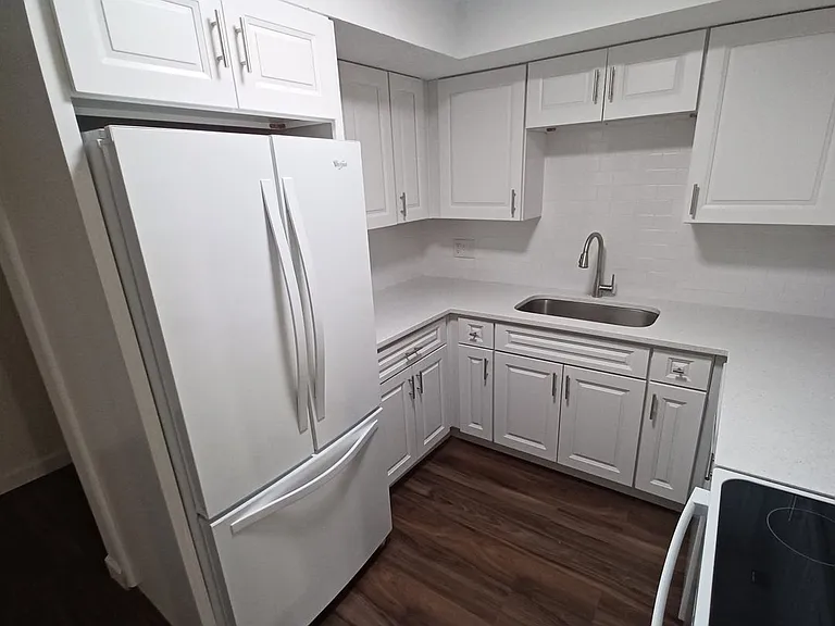 3918 La Mirada Dr N #7 — Photo 31