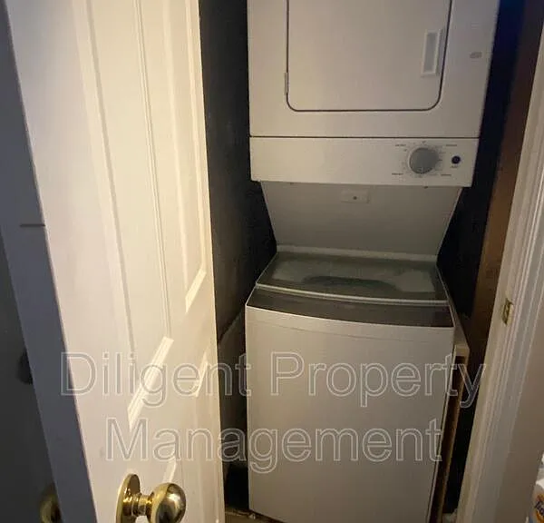 588 Howden St #6 — Photo 21
