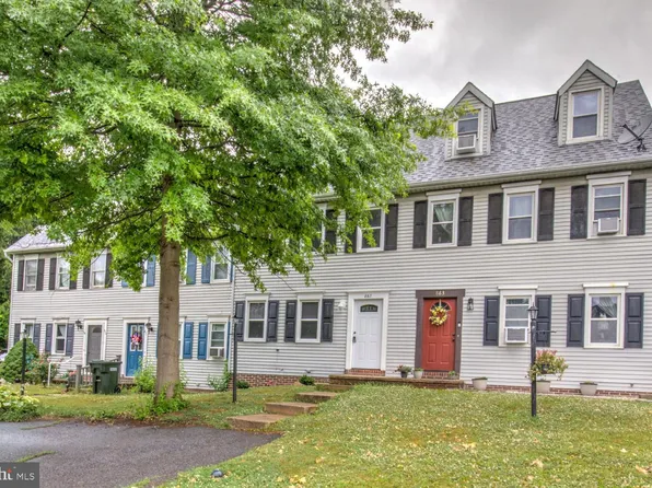 867 Oak St, Denver, PA 17517