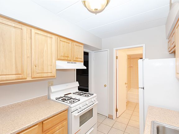 3rd image of 6705 Stanley Ave APT 15