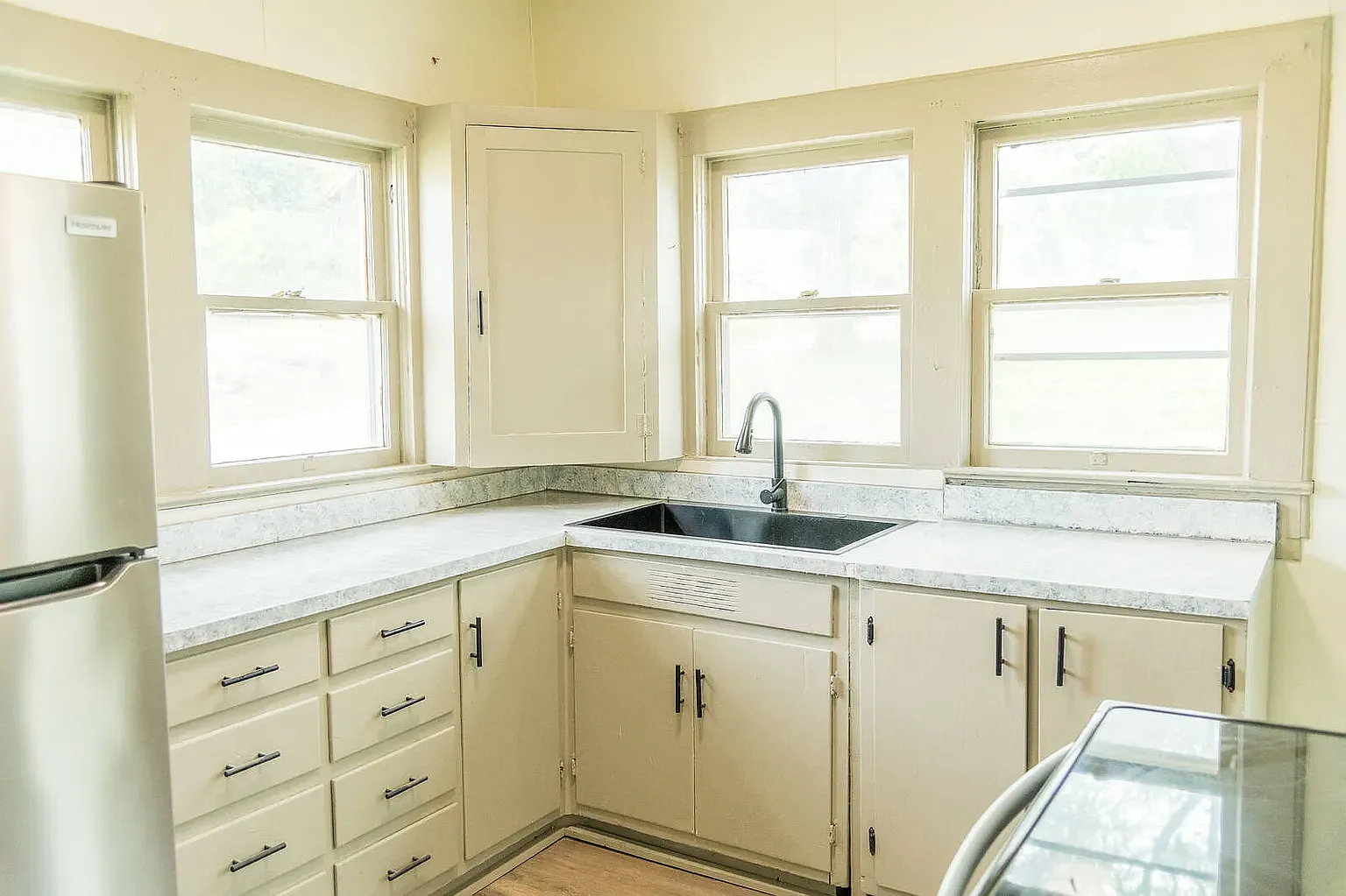 2 bed, 882 sqft, $750 — Photo 2