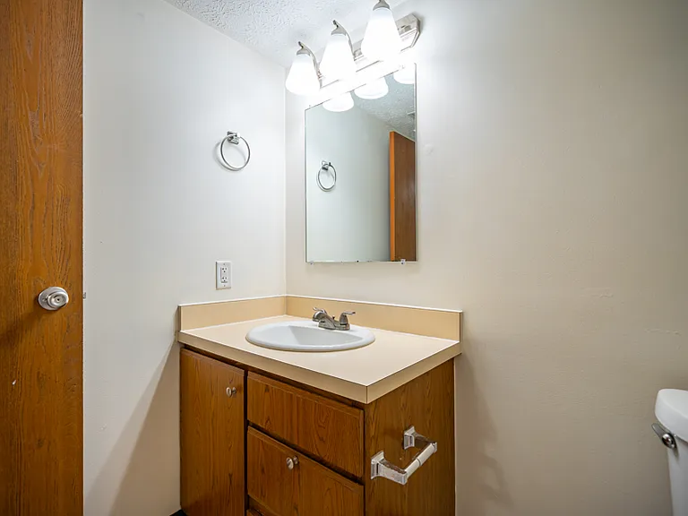 Sumner Point Apartments — Photo 11