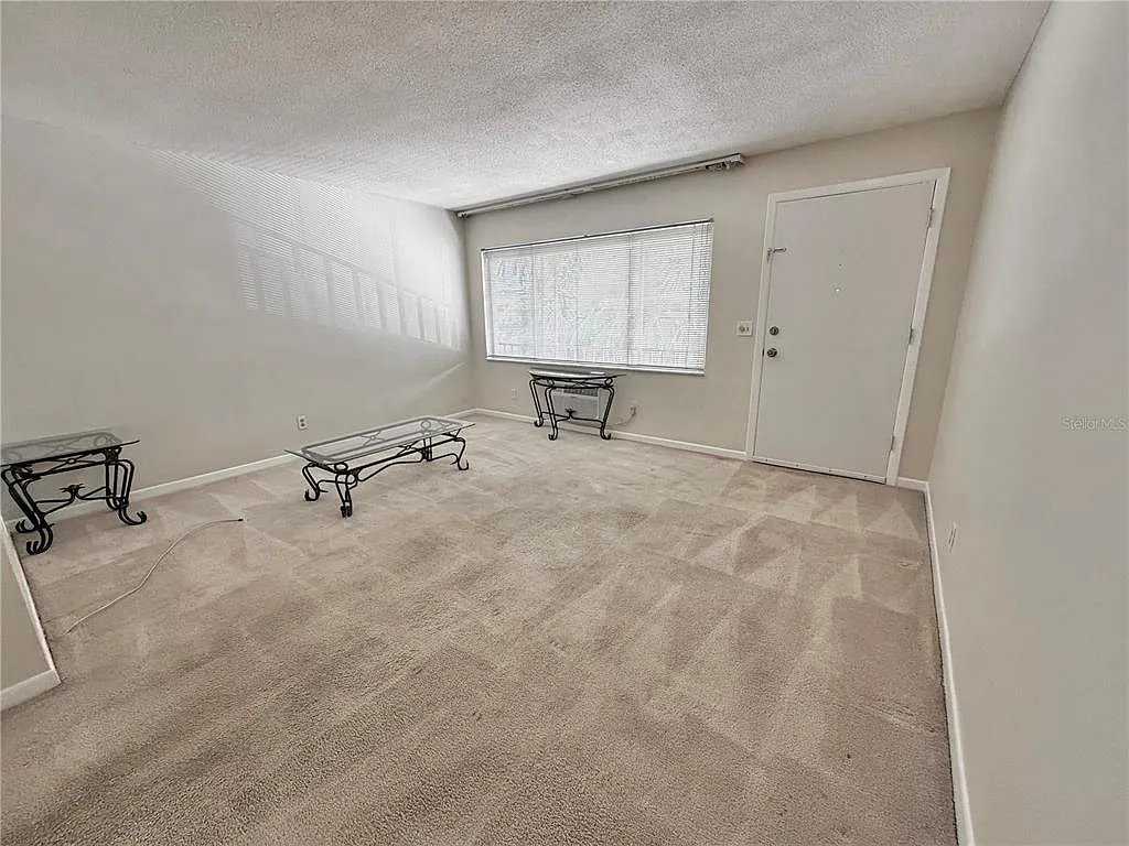 1 bed, 1.0 bath, 585 sqft, $1,200 — Photo 2