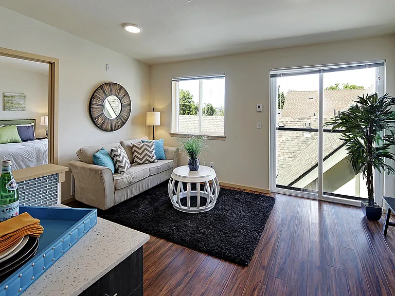 Glendale Apartments — Photo 11