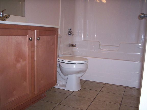 4th image of 2501 Gladstone Cir Unit 101