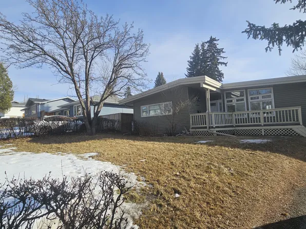 4 Clarendon Rd NW, Calgary, AB T2L 0P1