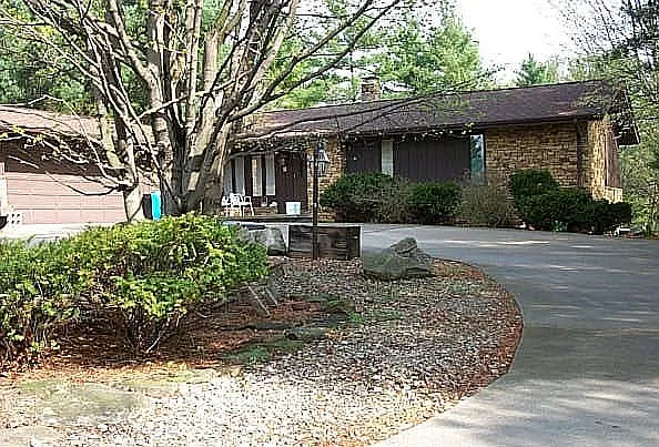 2303 E Moores Pike photo 1