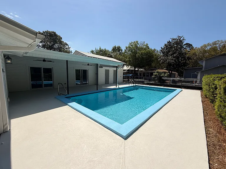 28 E Wild Briar Rd #C — Photo 1