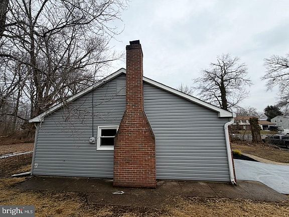 5th image of 283 Northampton Dr