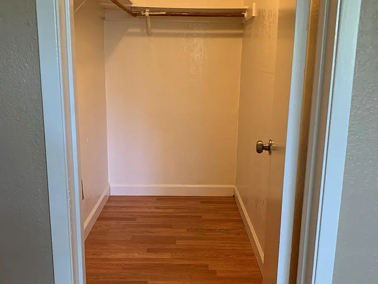 2nd bedroom huge walk in closet