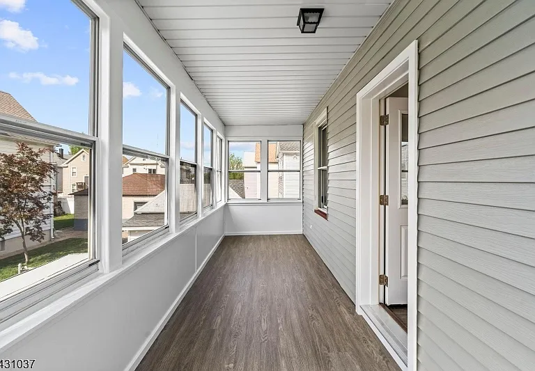 59 Locust Ave #2R — Photo 2