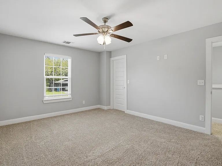 1022 W Shepherd St — Photo 13