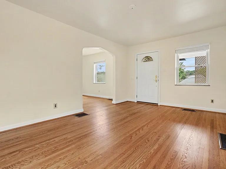 4515 Camberwell Rd — Photo 6