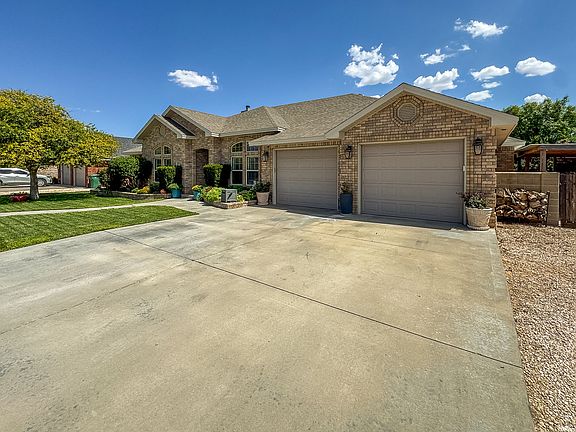 3rd image of 927 W Desert Sage Rd