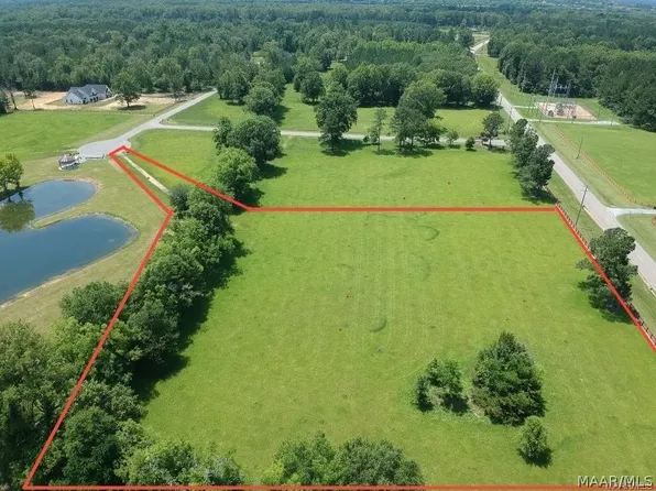 210 Crossing Ln, Pike Road, AL 36064