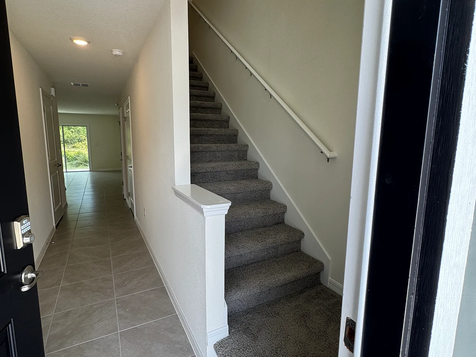 3 bed, 2.5 bath, 1458 sqft, $1,800 — Photo 2