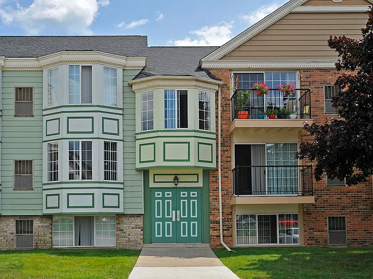 One of the building styles at Charter Oak Apartments, Davison, Michigan