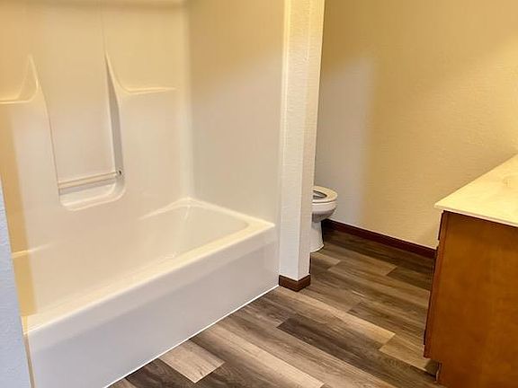5th image of 480 S Fairfield Ave APT 5
