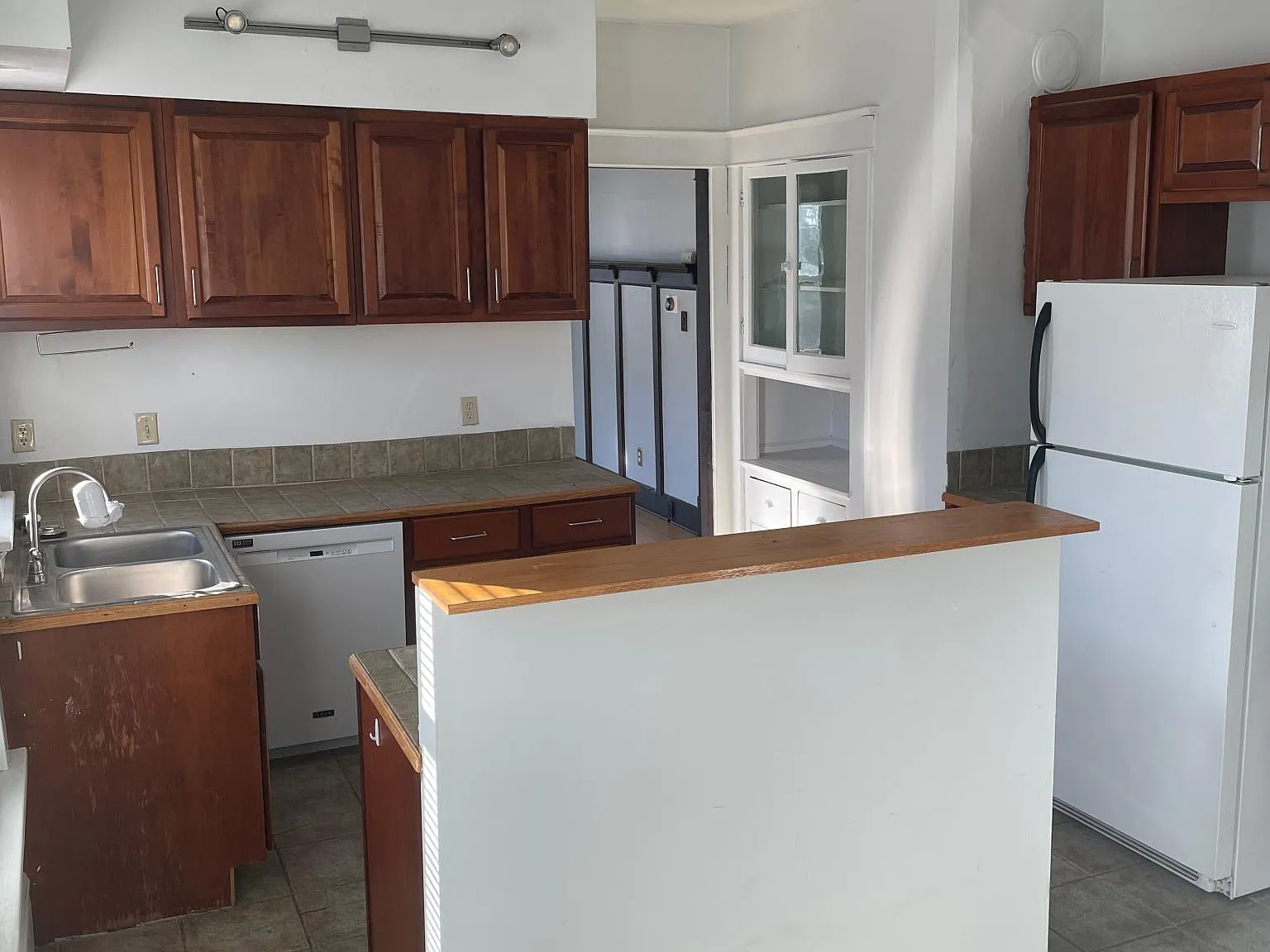 3 bed, 1404 sqft, $1,750 — Photo 3