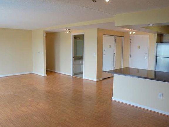 4th image of 16400 N Park Dr APT 400