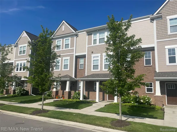 205 Monument Ln, Wixom, MI 48393