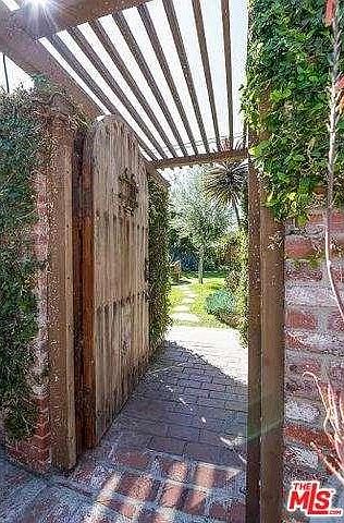 1st image of 6319 Vicland Pl