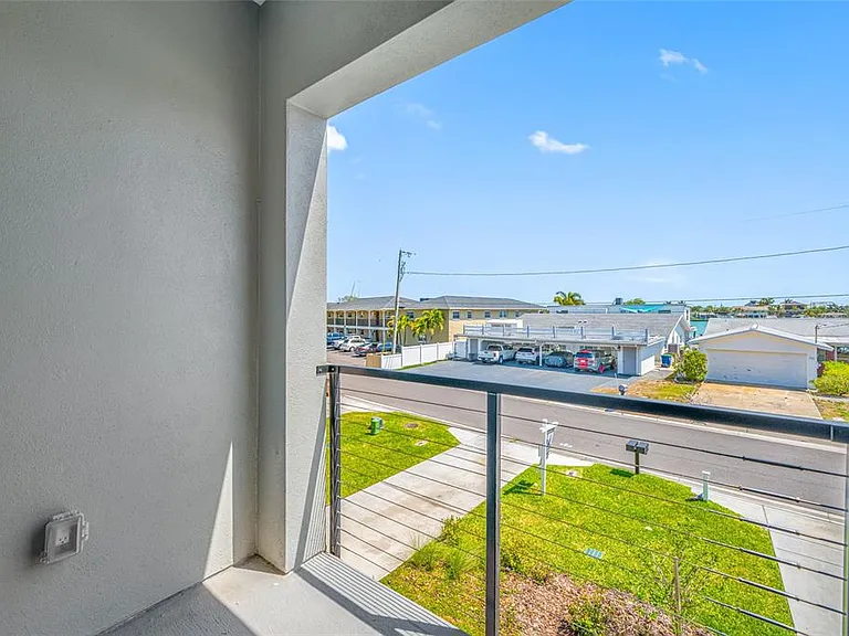 2200 Bay Blvd #A — Photo 29