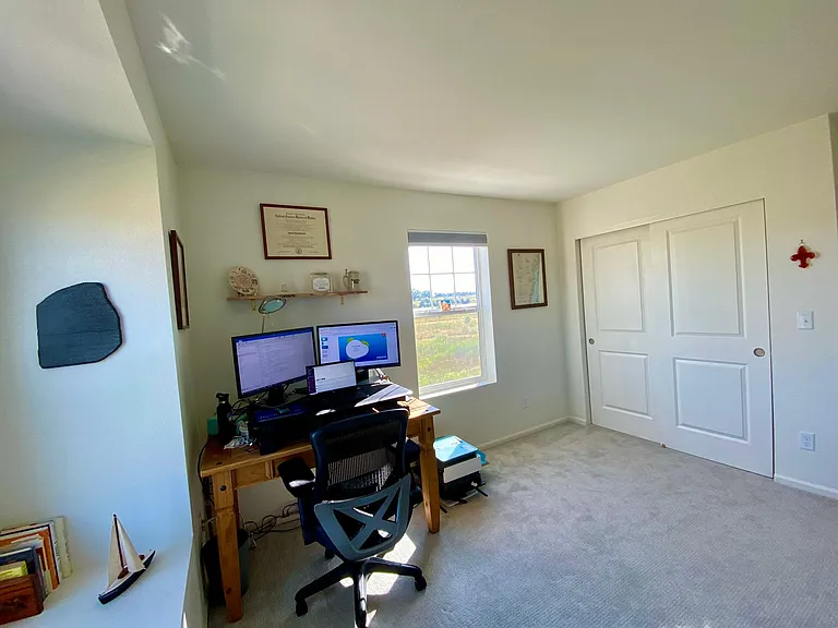 Office/4th bedroom & standing desk