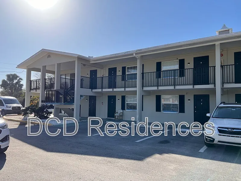 2101 W Bay Dr