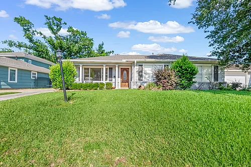 842 T C Jester Blvd Photo 1