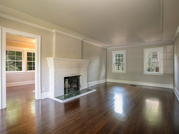 5th image of 170 Larchmont Ave