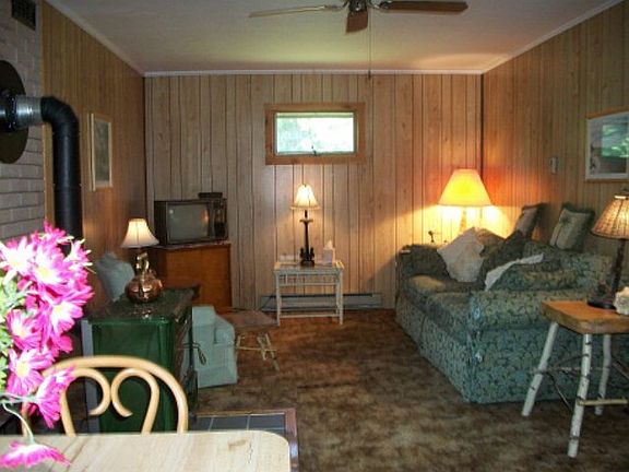 3rd image of 89 Wood Ln