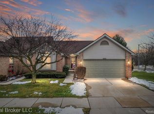 303 Texknoll Dr, Brighton, MI