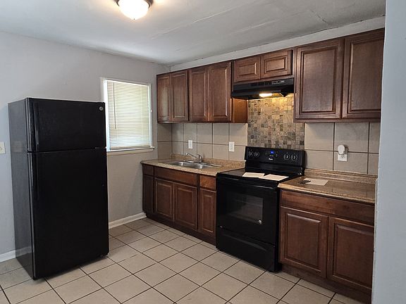 2nd image of 7022 Agnes Ave
