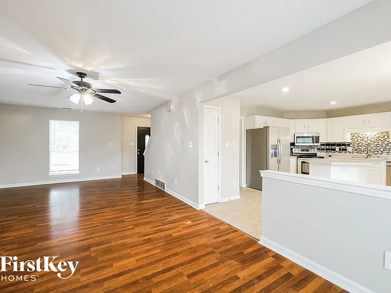 70 Center Oak Dr — Photo 5
