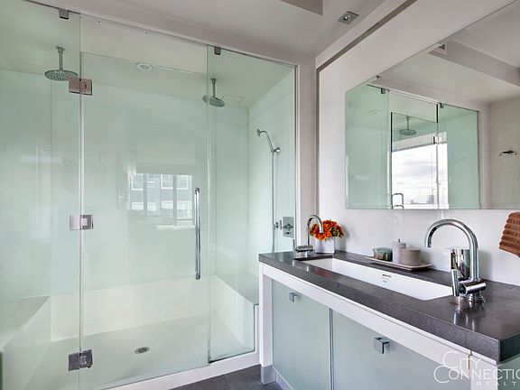 3rd image of 444 W 19th St APT 801