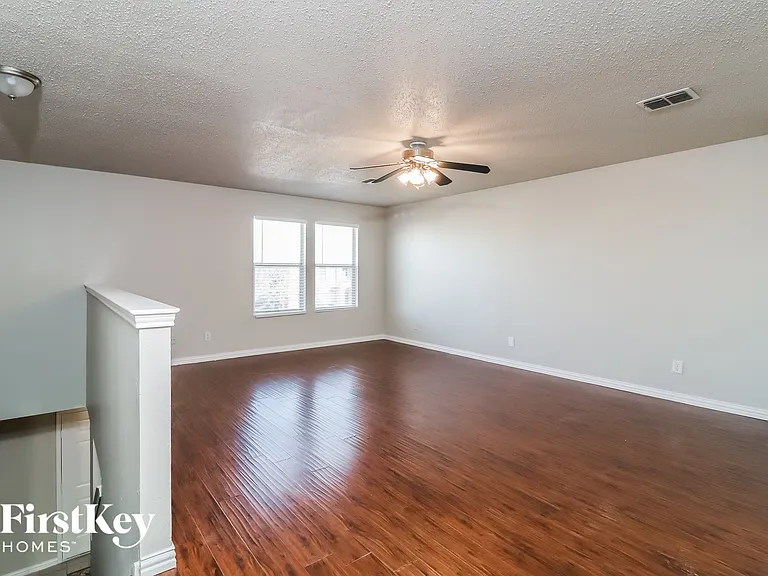 3913 Fox Run Dr — Photo 12