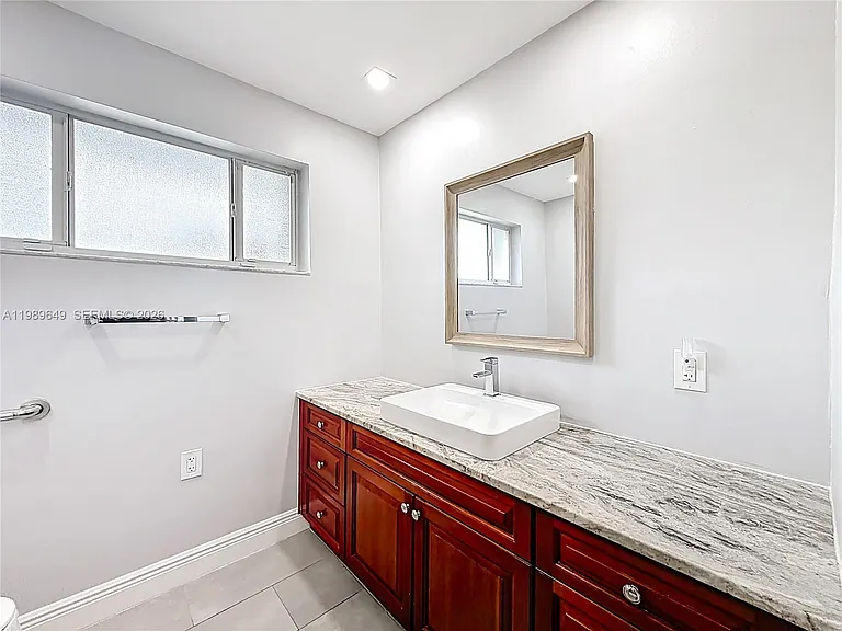 4330 SW 7th St — Photo 37