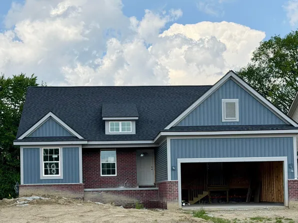 26353 Pine Gate Dr, Chesterfield, MI 48051