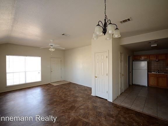 4th image of 2700 Lucille Dr
