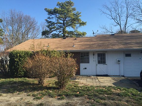 2nd image of 817B Balmoral Ct