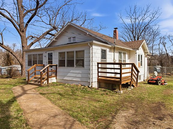 3rd image of 1020 Sycamore Street