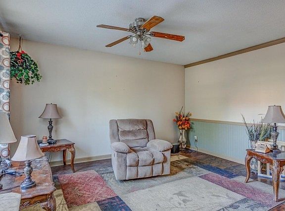 3rd image of 418 Crabtree Cir