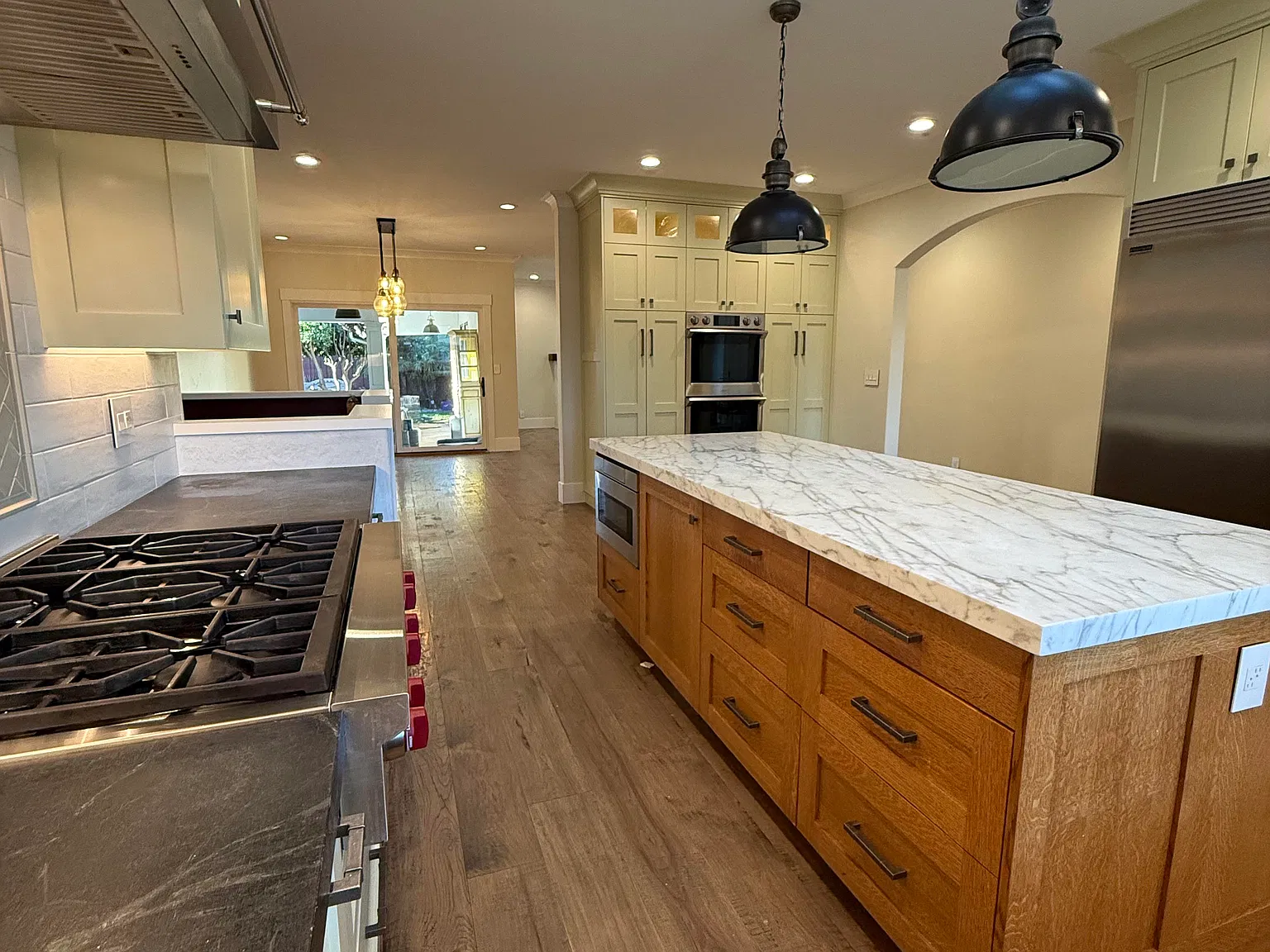 4 bed, 2.5 bath, 2500 sqft, $8,800 — Photo 3