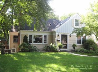 6073 N Apple Blossom Ln, Glendale, WI 53217