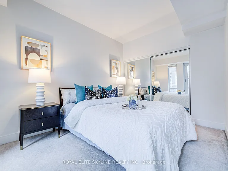 955 Bay St #310 — Photo 25
