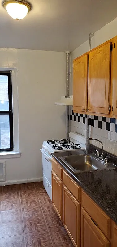 2 bed, $2,338 — Photo 2