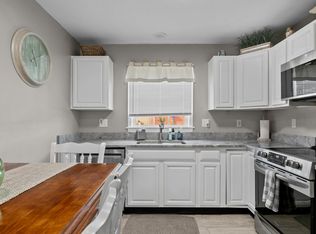 230 Maple Ave #203, Newport, RI 02840