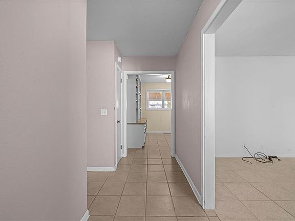 4th image of 501 SE Avenue J