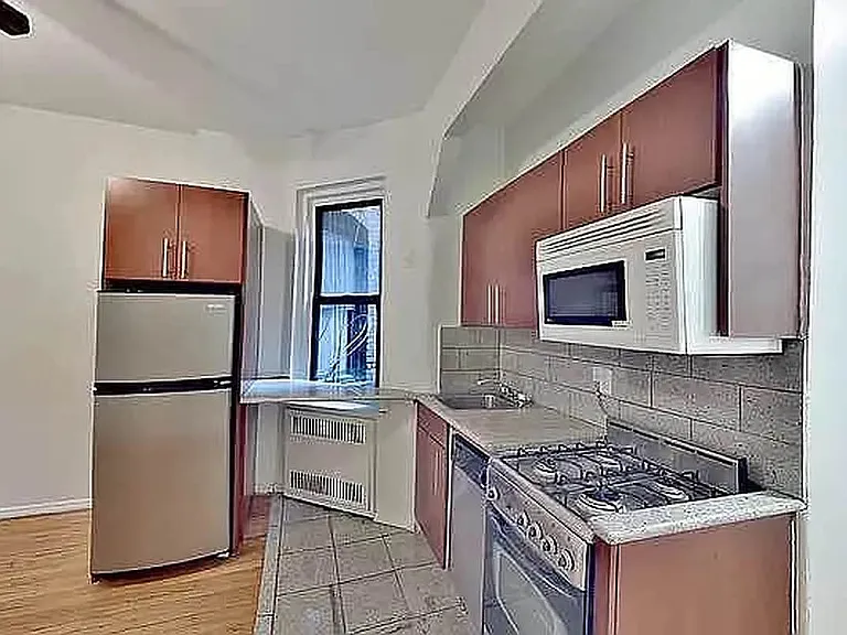 104 Suffolk St #5 — Photo 5